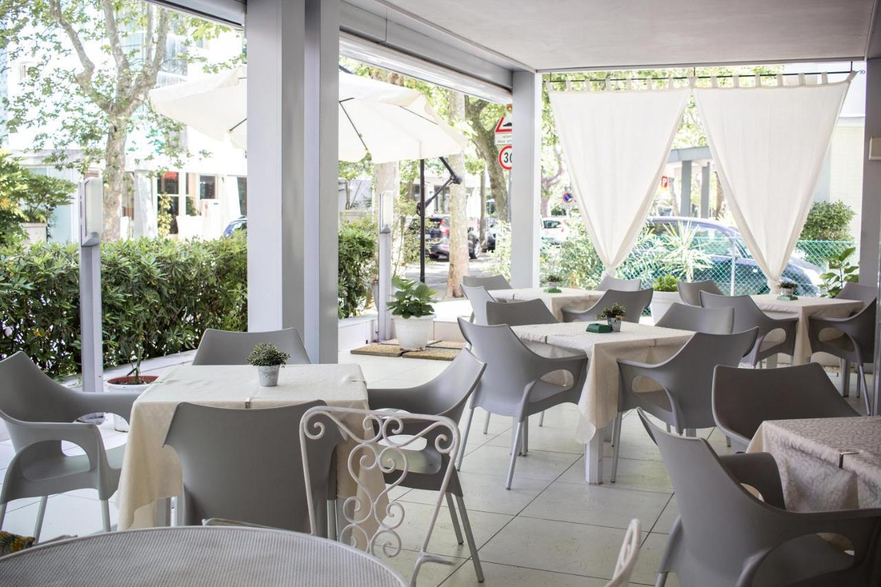 Hotel Nuova Riccione Esterno foto